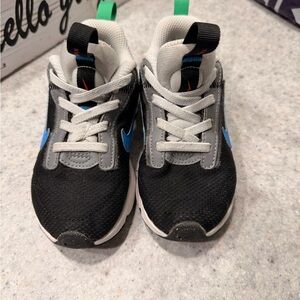 Nike Kids Black and Gray Sneakers with Blue Accents